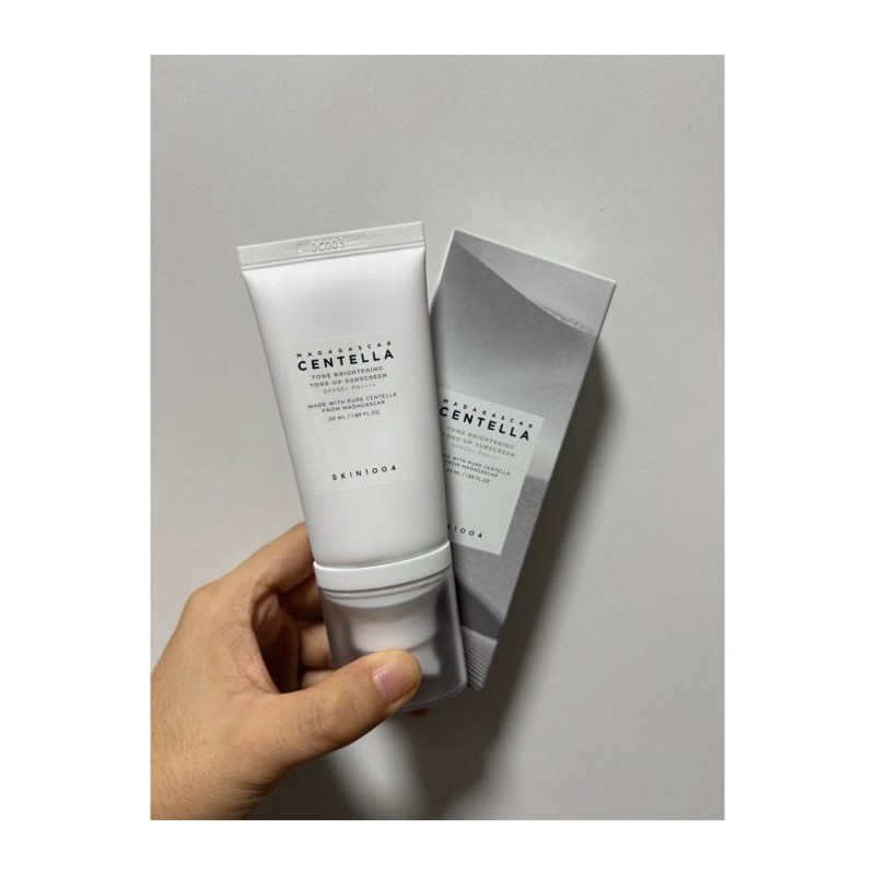 ضدآفتاب ضدلک و روشن‌کننده SPF50+ سنتلا مناسب انواع پوست اسکین 1004 Centella Tone Brightening Tone-Up Sunscreen حجم 50 میل